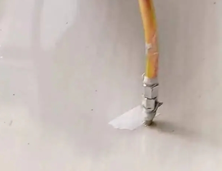 宁江瓷砖空鼓维修公司专业解答在瓷砖铺贴过程中，如果使用的砂料过粗（如全部使用了粗砂），可能会导致以下问题