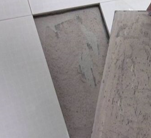 宁江瓷砖空鼓维修公司分享瓷砖铺贴时如果打浆（即涂抹在瓷砖背面和基层上的砂浆或瓷砖胶）过少，会带来以下问题
